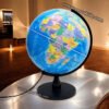 Globe lumineux en plastique pour enfants – Image 4